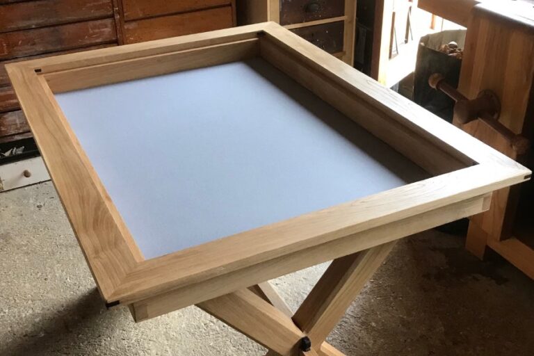 Read more about the article Oak Gaming Table by Nicholas Clouting