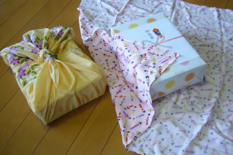 Read more about the article Furoshiki – The Art of Japanese Fabric Gift Wrapping